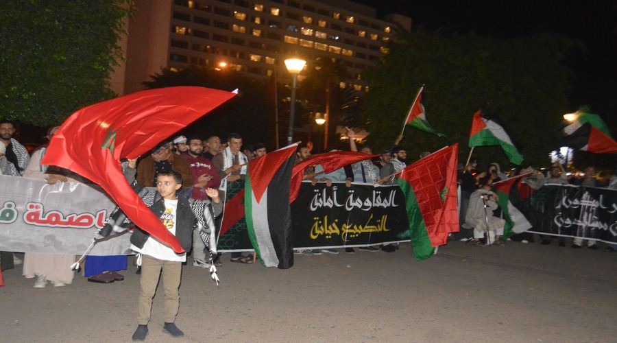 %D9%88%D9%82%D9%81%D8%A9-%D8%A7%D9%84%D8%AF%D8%A7%D8%B1-%D8%A7%D9%84%D8%A8%D9%8A%D8%B6%D8%A7%D8%A1 المغاربة يشاركون الشعب الفلسطيني فرحة الانتصار ووقف العدوان على غزة