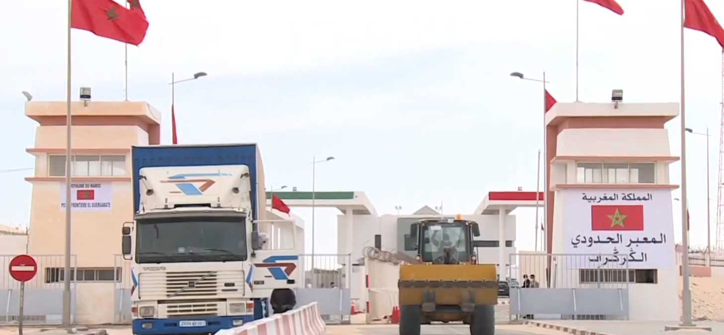 أفادت مصادر مطلعة، أمس الأحد، لوكالة المغرب العربي للأنباء أن الوضع في الكركرات هادئ وطبيعي، وأن حركة المرور بين المغرب وموريتانيا وما بعدها إلى إفريقيا جنوب الصحراء “غير مضطربة بأي شكل من الأشكال”.