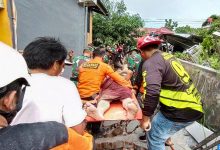 أعلن مدير الوكالة الوطنية للبحث والإنقاذ في إندونيسيا، ديدي حمزار، عن ارتفاع عدد ضحايا الزلزال الذي ضرب البلاد، مؤخرا، وبلغت قوته 6,2 درجات على مقياس ريشتر، إلى 77 قتيلا.
