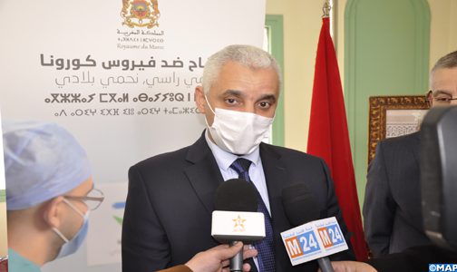 أكد وزير الصحة؛ خالد آيت الطالب، أمس الجمعة ببني ملال أن المغرب يسعى إلى استكمال عملية التلقيح الجارية حاليا في فترة تتراوح ما بين 3 إلى 5