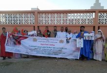 نظمت فعاليات من المجتمع المدني بكلميم ومغاربة العالم، مساء أمس الأحد، وقفة تضامنية مع المغاربة المحتجزين في مخيمات تندوف بالتراب الجزائري.
