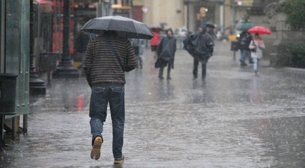 أفادت المديرية العامة للأرصاد الجوية بأنه من المرتقب أن تهم أمطار رعدية، اليوم الخميس وغدا الجمعة، عددا من أقاليم المملكة.وأوضحت المديرية، ف