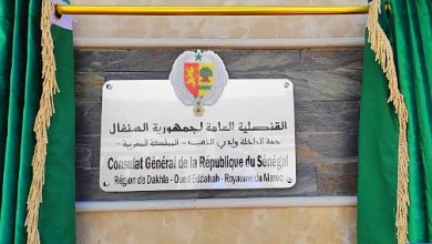  افتتحت جمهورية السنغال، اليوم الاثنين، قنصلية عامة لها بالداخلة، والتي تعد عاشر تمثيلية دبلوماسية يتم فتحها بالمدينة منذ أزيد من سنة. وترأس.