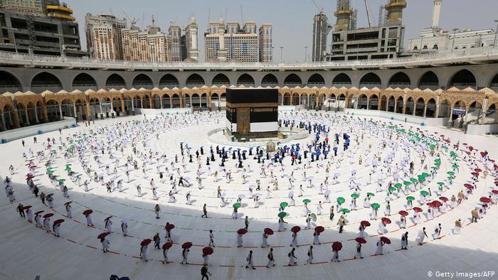  أعلنت وزارة الحج والعمرة بالمملكة العربية السعودية، أمس الأحد، أنه تقرر إقامة شعيرة الحج لهذا العام (1442 هـ)، وفق ضوابط ومعايير صحية وأمنية