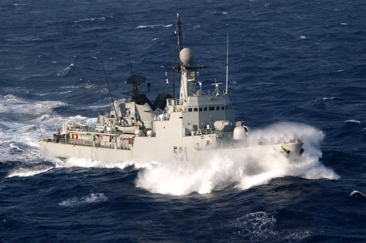  علم من مصدر عسكري أن وحدات لخفر السواحل تابعة للبحرية الملكية، كانت تقوم بدورية بحرية بالمحيط الأطلسي وحوض الأبيض المتوسط، قدمت، خلال الفتر