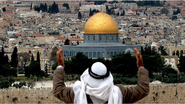 نددت "الهيئة الإسلامية العليا" في مدينة القدس، الإثنين، باقتحامات المستوطنين (الإسرائيليين) للمسجد الأقصى، معتبرة إياها "عدوانا خطيرا". وق