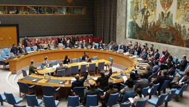  قرر مجلس الأمن التابع للأمم المتحدة، اليوم الجمعة، تمديد ولاية بعثة المينورسو لمدة عام، مع تأكيده، مرة أخرى، على سمو المبادرة المغربية للح
