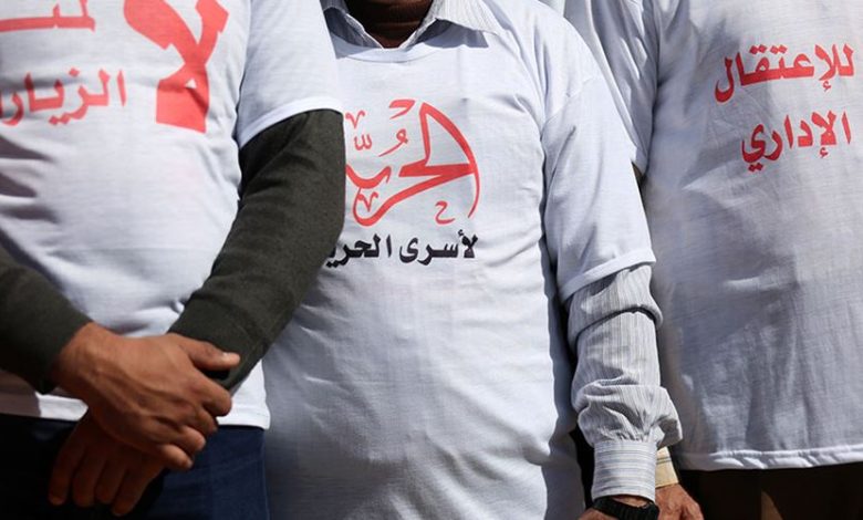 دعت حركة "حماس" إلى المشاركة الحاشدة في فعاليات جمعة "الوفاء للأسرى العظماء"؛ إسنادا ونصرة للأسرى المضربين عن الطعام؛ رفضًا لاعتقالهم الإد
