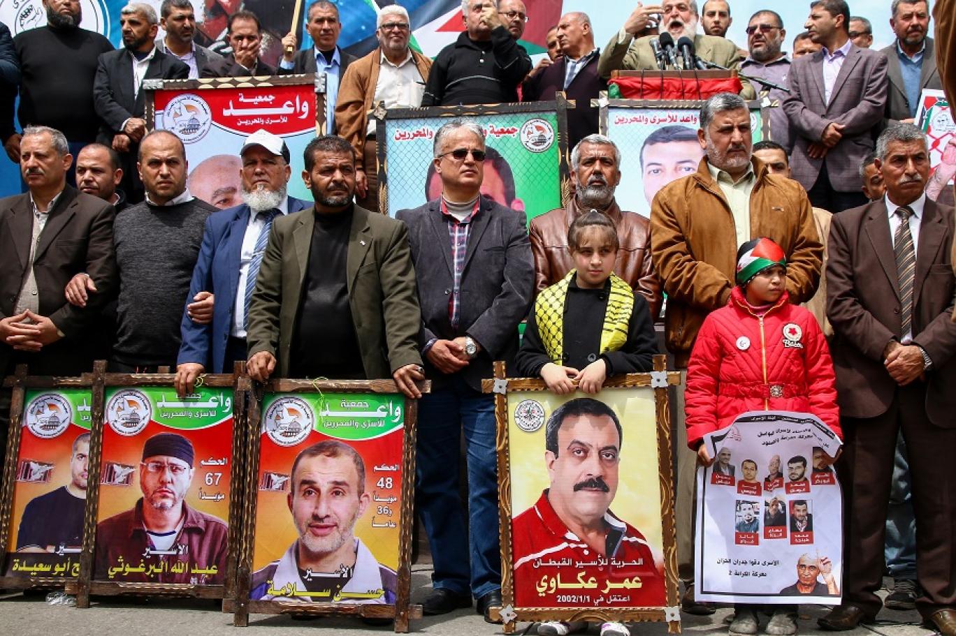 أحيت فصائل فلسطينية في قطاع غزة، اليوم الإثنين، الذكرى السنوية العاشرة لصفقة تبادل الأسرى المعروفة باسم "وفاء الأحرار" بين حركة "حماس" و(إ