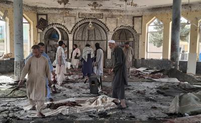 قالت وكالة تابعة للأمم المتحدة إن تفجيرا انتحاريا استهدف مسجدا في إقليم قندوز شمال شرقي أفغانستان الجمعة، وأسفر عن مقتل وإصابة أكثر من 100