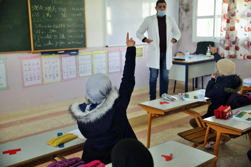 نفت وزارة التربية الوطنية والتعليم الأولي والرياضة، منع التلاميذ والأطر التربوية من الولوج إلى المؤسسات التعليمية بسبب "جواز التلقيح"، مؤك