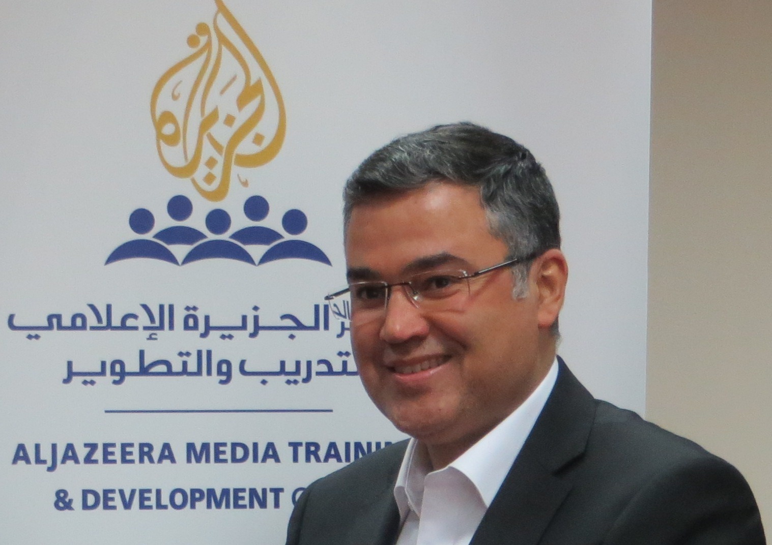 حضّ الإسلام على العمل كثيرًا في نصوصه القرآنية والنبوية على حد سواء، وعرف له أهميته في بناء المجتمع واستقامته، فالإسلام ليس دين لاهوتي (عب