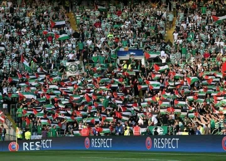 في خطوة إنسانية لافتة تضامنا مع القضية الفلسطينية، رفعت الجماهير الإسكتلندية الأعلام الفلسطينية وذلك خلال مباراة منتخب بلدها أما الكيان ال