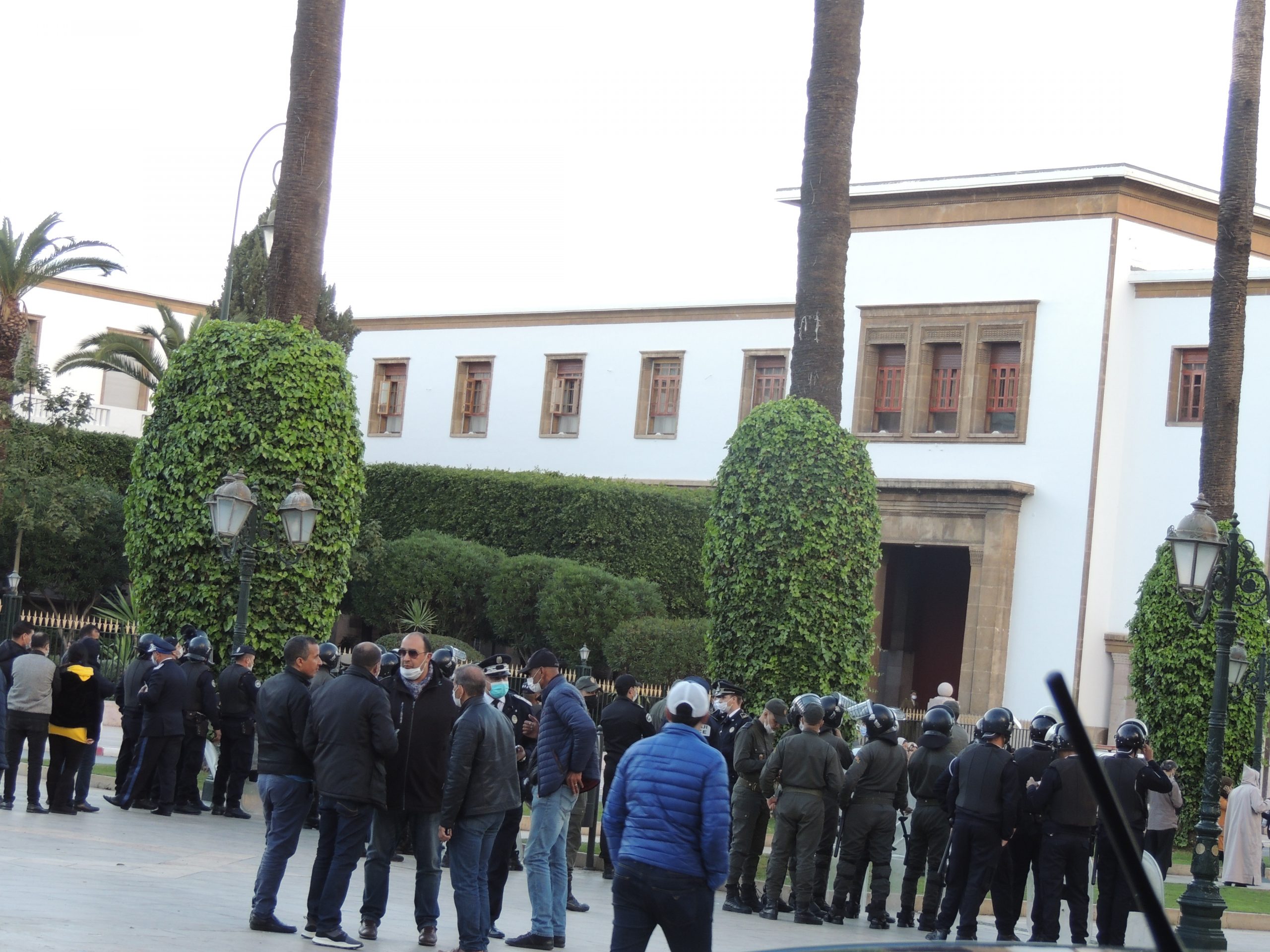 منعت السلطات العمومية مساء اليوم الأحد 28 نونبر 2021 أمام البرلمان بالرباط الوقفة التي دعت لها مجموعة العمل الوطنية لأجل فلسطين تخليدا للي