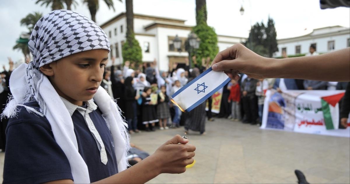 استنكرت النقابة المغربية للتعليم العالي والبحث العلمي بشدة كل أشكال التطبيع مع الكيان الصهيوني واعتباره اعتداء صارخا على الأرض والإنسان وا