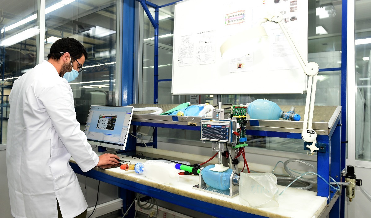  أكدت وزارة الصحة والحماية الاجتماعية أن الأدوية الأساسية الموصوفة للاستعمال ضمن البروتوكول العلاجي لحالات الإصابة ب”كوفيد-19″ موجودة بشكل ي