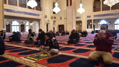 أعلنت وزارة الشؤون الدينية التونسية، الأربعاء، استئناف صلاة الجمعة بعد تعليقها منذ 14 يناير الماضي، للوقاية من فيروس كورونا.وأفادت الوزارة،
