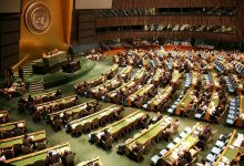 يصوت أعضاء الجمعية العامة للأمم المتحدة، اليوم الإثنين، على مشروع قرار "يدين بأشد العبارات الاعتداء الروسي العسكري على أوكرانيا". وأعدت ال