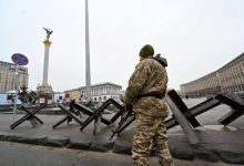 أعلنت الحكومة الأوكرانية، السبت، أنها اتفقت مع روسيا على فتح 10 ممرات إنسانية في المناطق المتضررة من العملية العسكرية الروسية.وقالت إيرينا ف