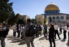 أفاد تقرير فلسطيني باقتحام  عشرات المستوطنين، صباح الإثنين، المسجد الأقصى المبارك تحت حماية شرطة الإحتلال الصهيوني.وذكرت وكالة الأنباء والمعل
