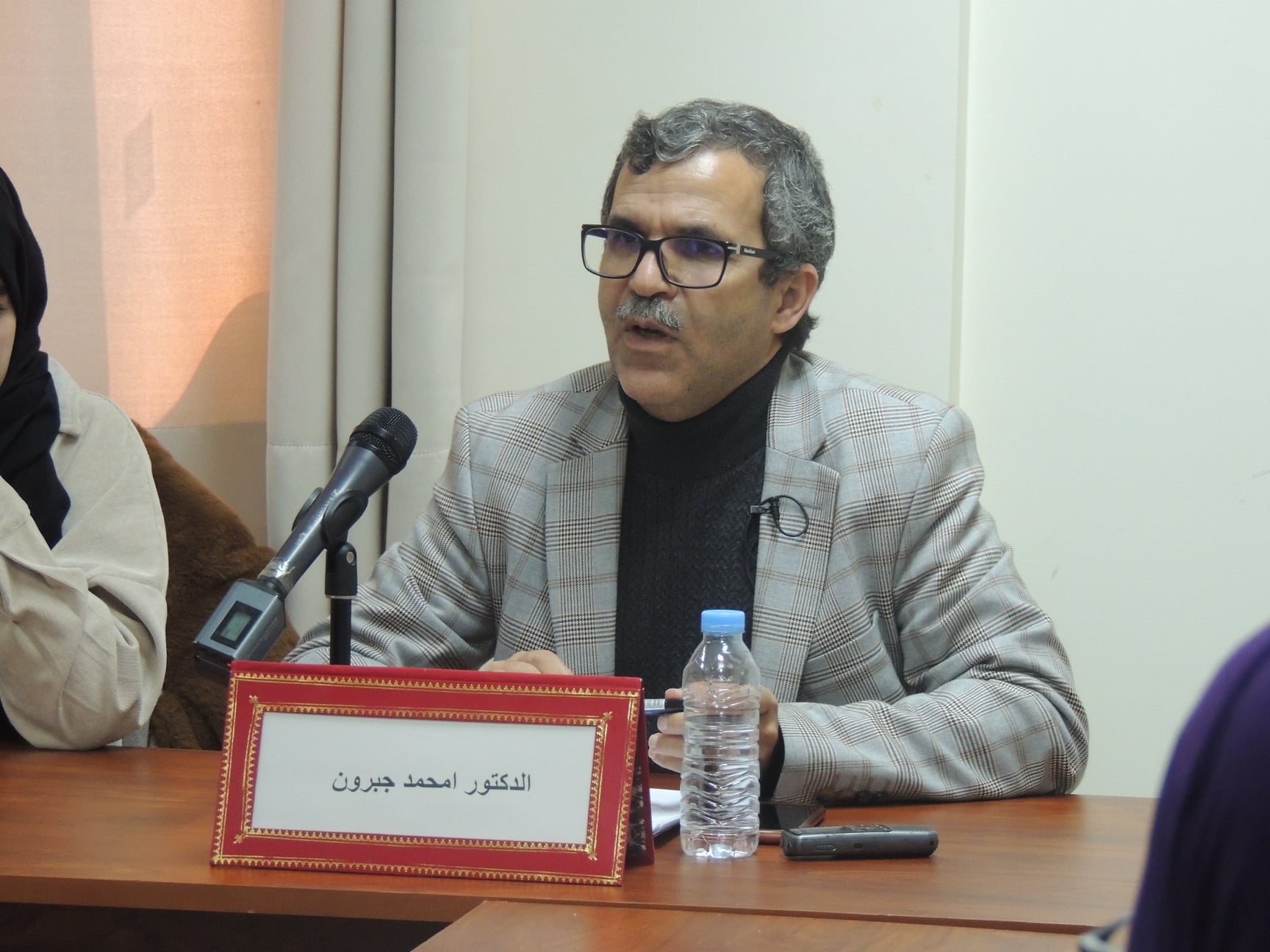 أكد المفكر والباحث المغربي امحمد جبرون؛ أستاذ التاريخ بالمركز الجهوي للتربية والتكوين بطنجة، أن الدين الإسلامي قابل من الناحية السياسية التأ