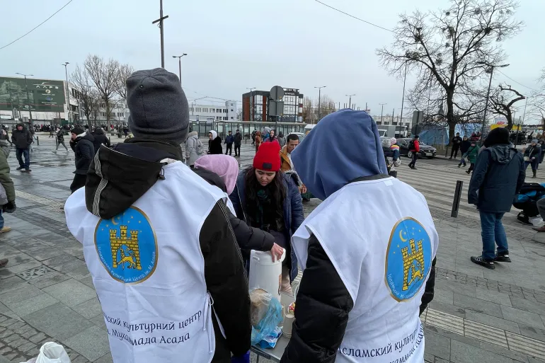 تسعى الأسر المسلمة في أوكرانيا إلى دعم بعضها بعضا بشتى الوسائل الممكنة، للتخفيف من مآسي الحرب واللجوء التي فُرضت عليها، مع إطلاق روسيا حملة