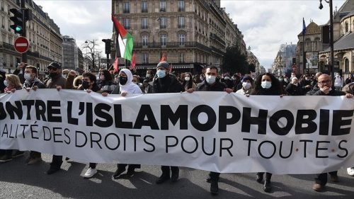 أدانت منظمة العفو الدولية "آمنستي" سجل فرنسا في ملف حقوق الإنسان والحريات العامة.وقالت المنظمة التي يقع مقرها في لندن إن فرنسا "بعيدة جدا عن