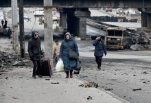 أعلنت روسيا وقفا لإطلاق النار اليوم السبت للسماح بإجلاء المدنيين من مدينتين في شرق أوكرانيا، وذلك بعد مشاورات بين ممثلين عن كييف وموسكو.ونقلت