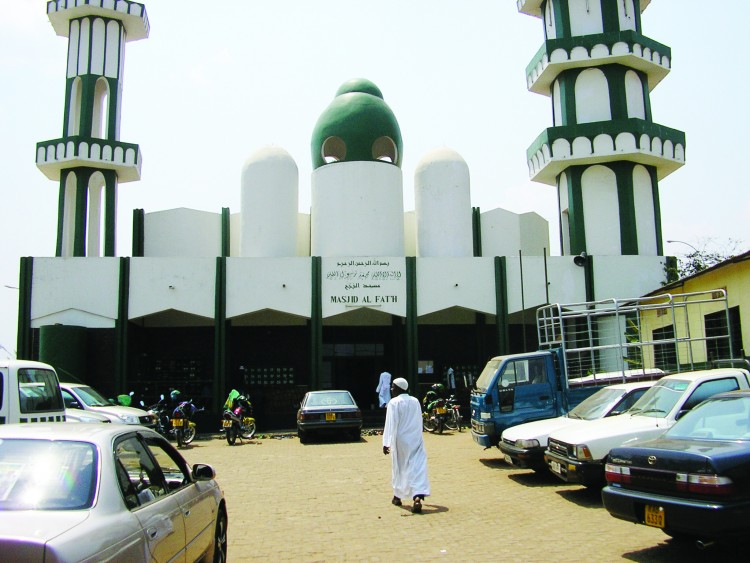 أرسلت الحكومة في رواندا تبليغًا للمساجد من أجل تنفيذ حظر الآذان عبر مكبرات الصوت في أوقات محددة في إطار تعديل قانوني أجري عام 2018. وأعلنت ا