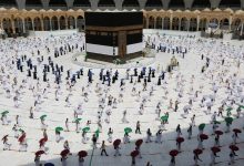 أعلنت السعودية، السبت، أنها قررت رفع عدد حجاج هذا العام إلى مليون شخص، مع السماح للقادمين من خارج المملكة بأداء مناسك الحج. ويحل الحج هذا ال