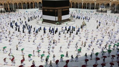 أعلنت السعودية، السبت، أنها قررت رفع عدد حجاج هذا العام إلى مليون شخص، مع السماح للقادمين من خارج المملكة بأداء مناسك الحج. ويحل الحج هذا ال