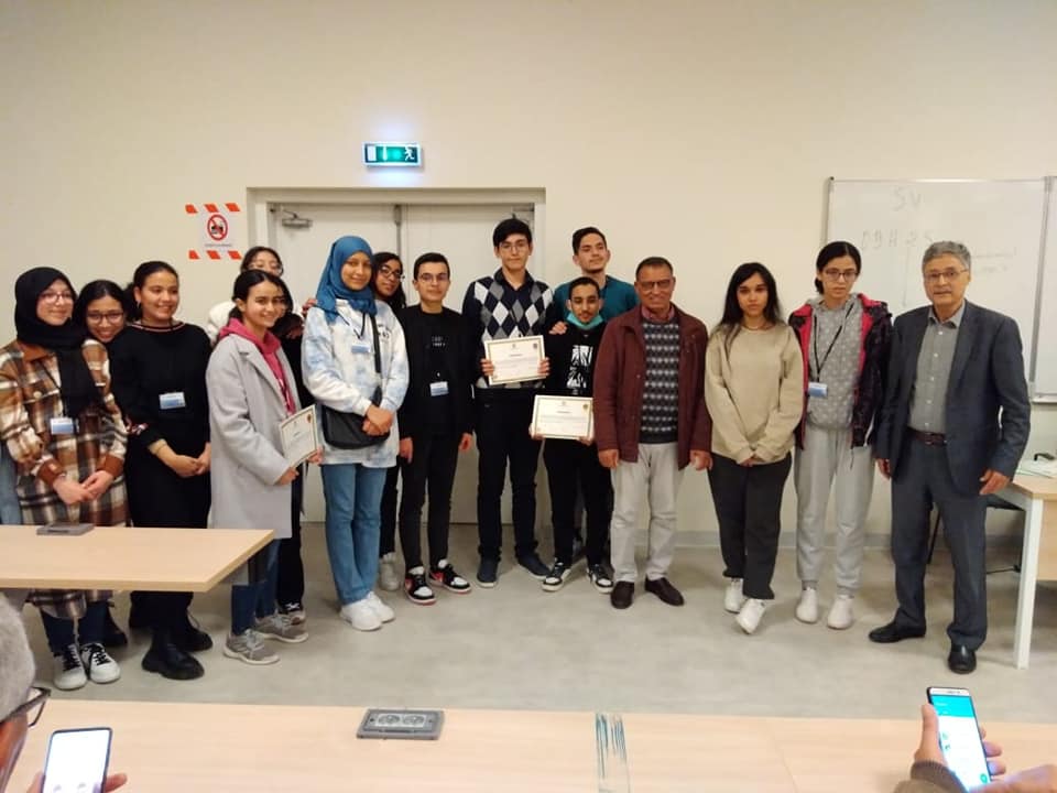 توج 12 تلميذا وتلميذة في الأولمبياد الوطنية للرياضيات والفيزياء والبيولوجيا والكيمياء برسم سنة 2022 التي نظمتها وزارة التربية الوطنية والتع