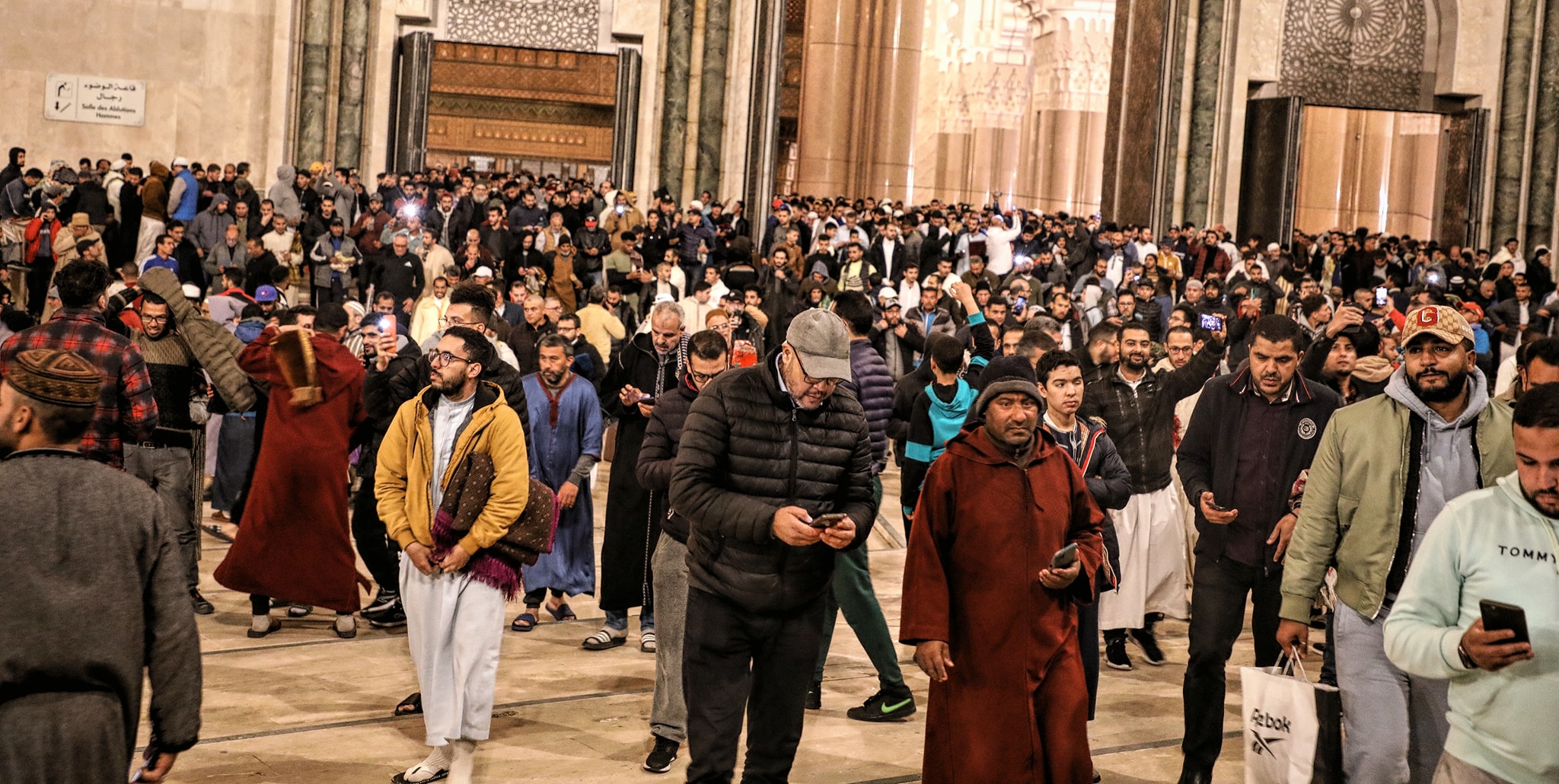 أحيى المغاربة أمس الخميس ليلة 27 من رمضان التماسا لليلة القدر المباركة، التي هي “خَيْرٌ مِنْ أَلْفِ شَهْرٍ” كما جاء في كتاب الله عز وجل، في