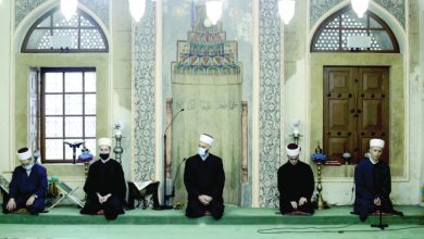 تتأهّب مساجد عاصمة البوسنة والهرسك، سراييفو لاستقبال شهر رمضان المبارك الذي يحل غدا السبت، بالتنظيف والترتيب والتجهيز.ويتسابق المسلمون في سر