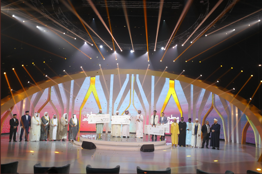 فاز المغربي يونس مصطفى غربي، بالمركز الأول في مسابقة القرآن والأذان الأكبر في العالم ببرنامج "عطر الكلام" بجائزة قيمتها 5 ملايين ريال سعودي