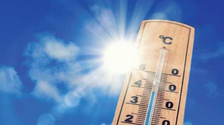 أفادت المديرية العامة للأرصاد الجوية بأنه من المرتقب أن يشهد عدد من عمالات وأقاليم المملكة موجة حر تتراوح درجاتها ما بين 35 و42 درجة، ابتداء من اليوم الإثنين وإلى غاية الاربعاء المقبل.