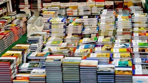 وزارة التربية الوطنية تمنع المدارس الخاصة من بيع الكتب الدراسية