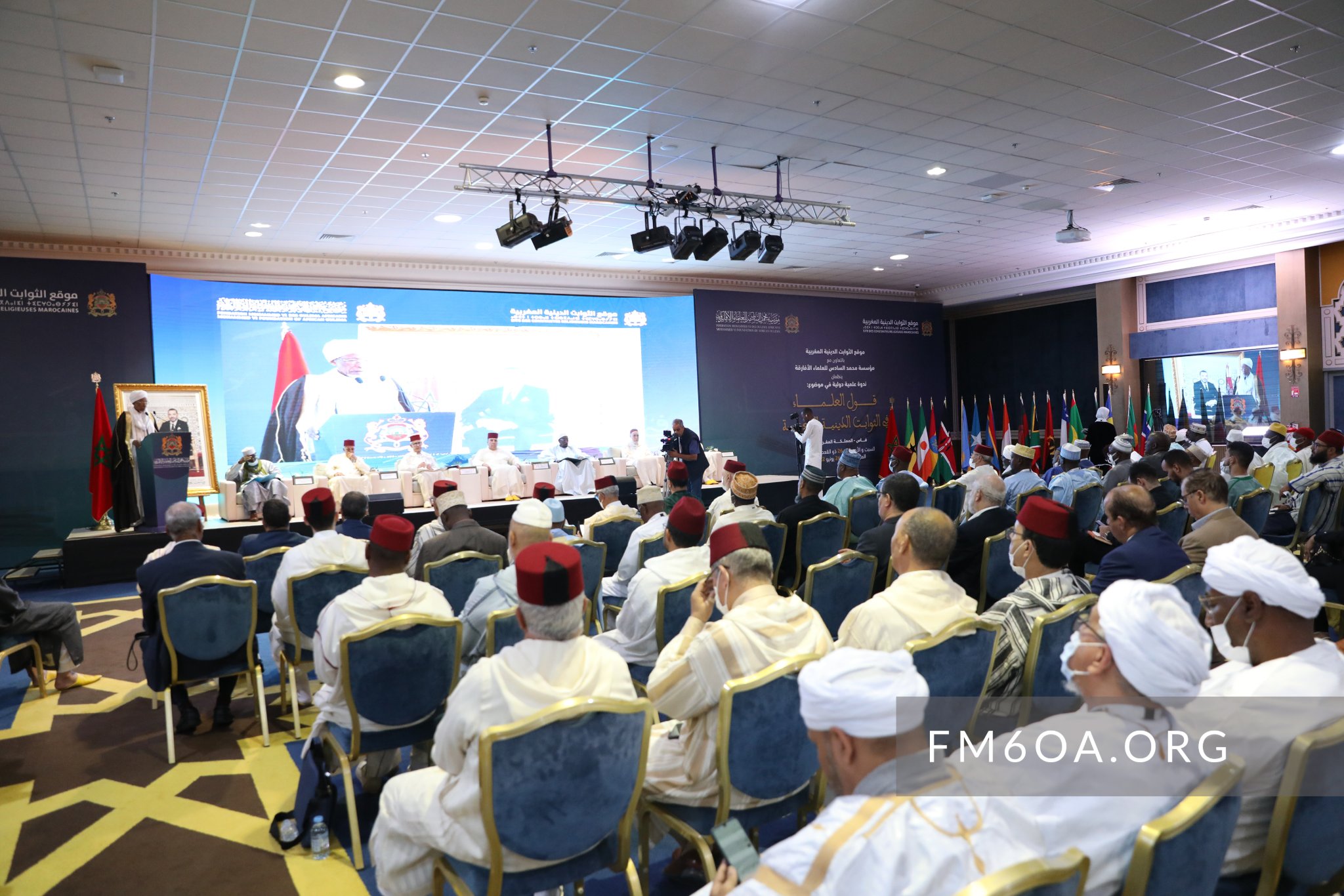  أوصى المشاركون في أشغال الندوة العلمية الدولية حول موضوع “قول العلماء في الثوابت الدينية المغربية، التي اختتمت أشغالها اليوم الأحد بفاس، بت