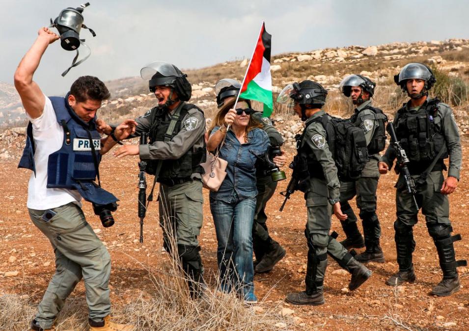 قالت لجنة حقوقية عربية، الأربعاء، إن الاحتلال ارتكب 148 انتهاكا بحق الحريات الإعلامية في الأراضي الفلسطينية المُحتلّة، خلال شهر مايو الماضي.