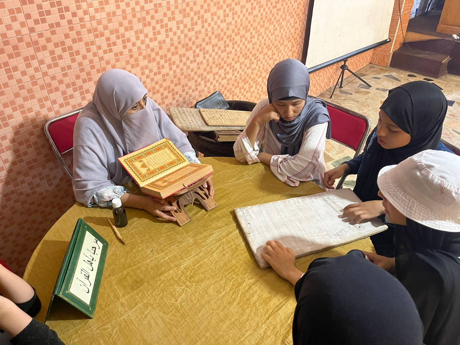 نظمت لجنة العمل الشبابي بإقليم البرنوصي سيدي مومن لحركة التوحيد والإصلاح المخيم القرآني الأول من 18 يوليوز الى غاية 22 يوليوز 2022 بالمقر الجهوي عين السبع - انطلاقا من قوله تعالى "نورا نهدي به من نشاء" (الشورى-52).