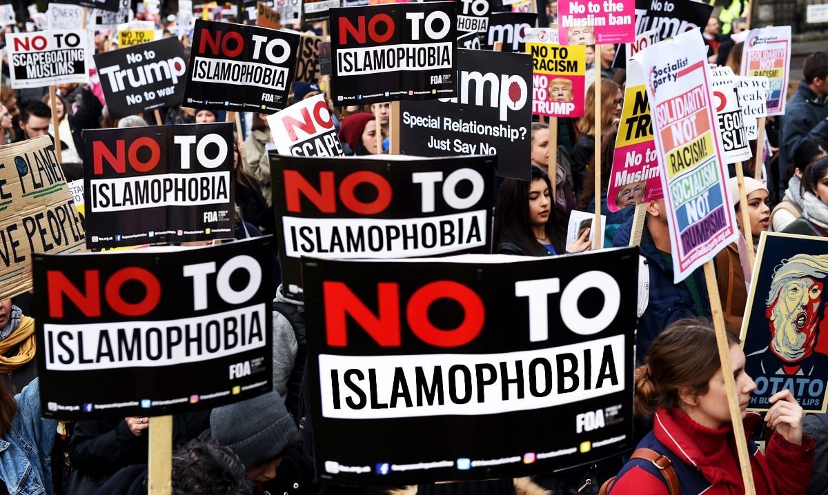 نشرت مؤسسة Tell Mama البريطانية تقريرًا عن 16 شخصًا تمكنت الشرطة البريطانية من اعتقالهم خلال العامين الماضيين بسبب ارتكابهم أو تخطيطهم لحوا