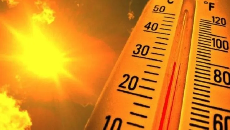أفادت المديرية العامة للأرصاد الجوية، بأن موجة حرارة (33 – 48 درجة) وزخات رعدية قوية (20 – 30 ملم) مرتقبة ابتداء من اليوم السبت وإلى غاية ي