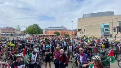 شارك مئات الناشطين في مسيرة الدراجات التي نظمتها مؤسسة “الرحلة الكبيرة لفلسطين” البريطانية، يوم الجمعة الماضي، وتهدف إلى رفع الوعي بالقضية