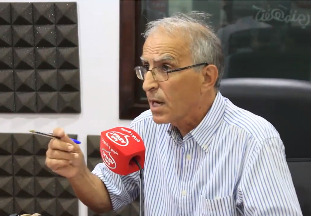 رئيس الجمعية المغربية لحماية اللغة العربية، وأستاذ بالجامعة المغربية منذ سنة 1971 إلى سنة 2005 حيث غادر الجامعة في طار ما سمي في المغرب بالمغادرة الطوعية، حاصل على الدكتوراة من جامعة مونريال بكندا في اللسانيات التطبيقية سنة 1984 له عدد المؤلفات، بالإضافة إلى المقالات في الصحف والمجلات، شارك في عدد كبير من المؤتمرات والندوات واللقاءات العلمية في دول مختلفة. ومهم بوضع اللغة العربية في المملكة المغربية.