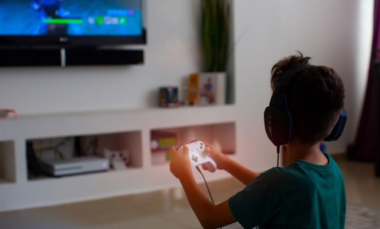 كشفت دراسة علمية جديدة إن ألعاب الفيديو يُمكن أن تؤدي لوفاة بعض الأطفال الذين يُعانون من أمراض القلب. وجاء في الدراسة المنشورة في دورية "إ
