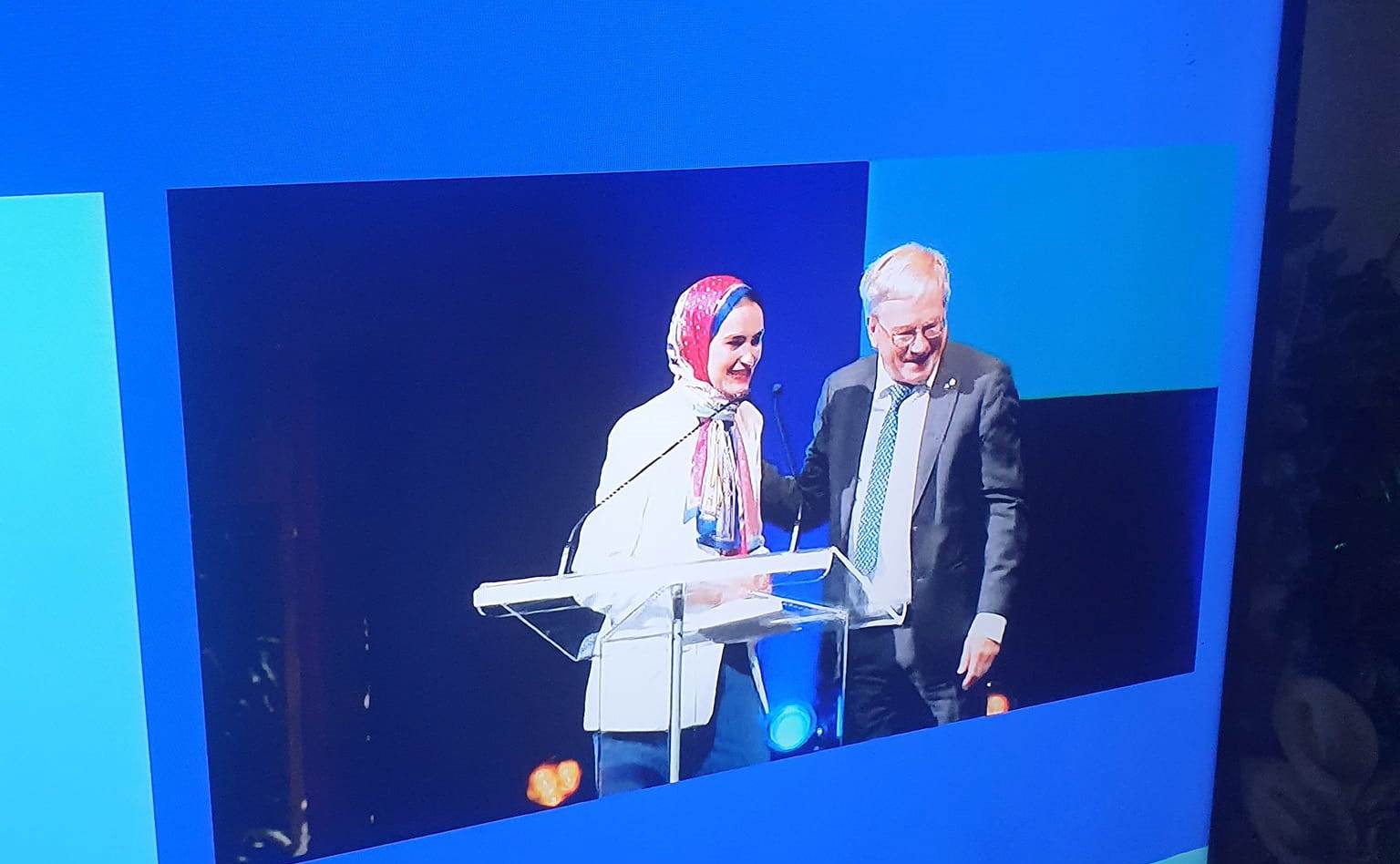 فازت جيهان كنفاوي الطالبة الباحثة في سلك الدكتوراه بكلية العلوم والتقنيات بفاس بجائزة الجمهور في المسابقة الدولية "أطروحتي في 180 ثانية" بم