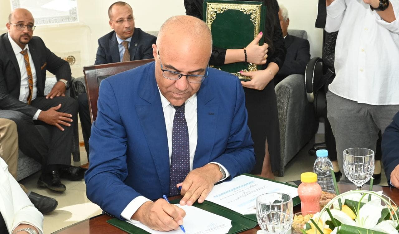 وقع وزير التعليم العالي والبحث العلمي والابتكار، عبد اللطيف ميراوي، ووزيرة التضامن والإدماج الاجتماعي والأسرة، عواطف حيار، والمنسقة الوطني