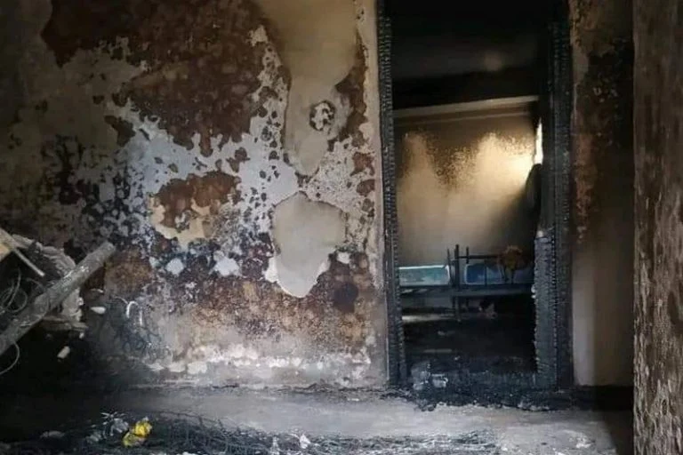 بعد حادث حريق الحي الجامعي بوجدة الذي أدى إلى وفاة طالبين وإصابة أكثر من 20 طالبا إثر اندلاع نيران في أحد أجنحة الحي الجامعي بوجدة، كشف تقر