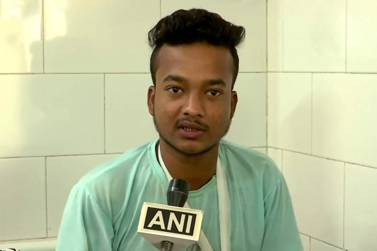 احتفى نشطاء ومدونون على منصات التواصل الاجتماعي بشاب مسلم أنقذ حياة العشرات في حادثة سقوط جسر موربي بولاية غوجارات (تقع شمالي الهند)، في ال