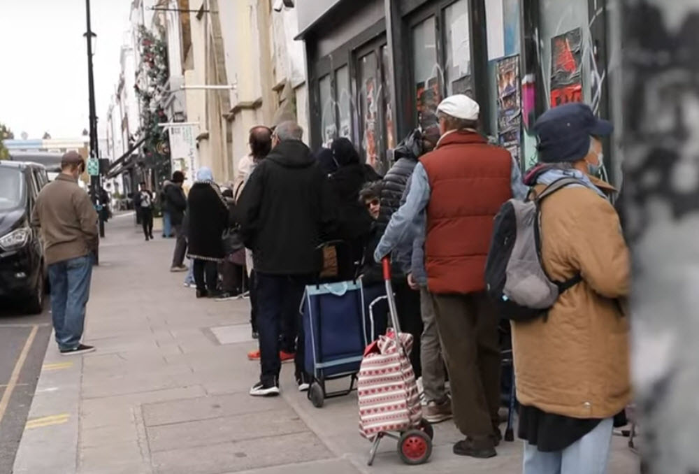 نشرت صحيفة "إندبندنت" البريطانية تقريرا قالت فيه إن واحدا من بين كل خمسة مسلمين استخدموا بنوك الطعام نظرا لزيادة كلفة المعيشة. وقال تقرير